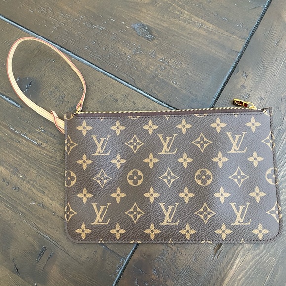 Louis Vuitton Pouch - Picture 2 of 7